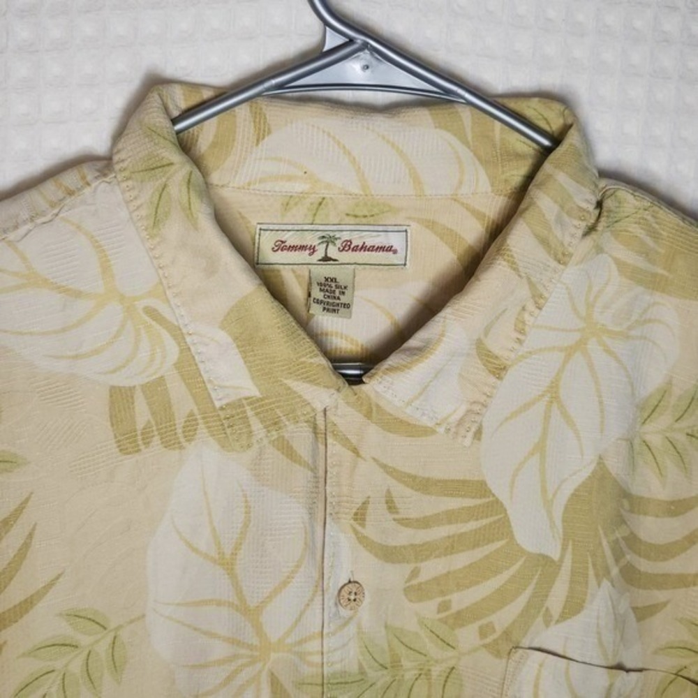 Tommy Bahama Shirt Silk Button Up Men XXL Cream Green Floral Hawaiian Beach Fun